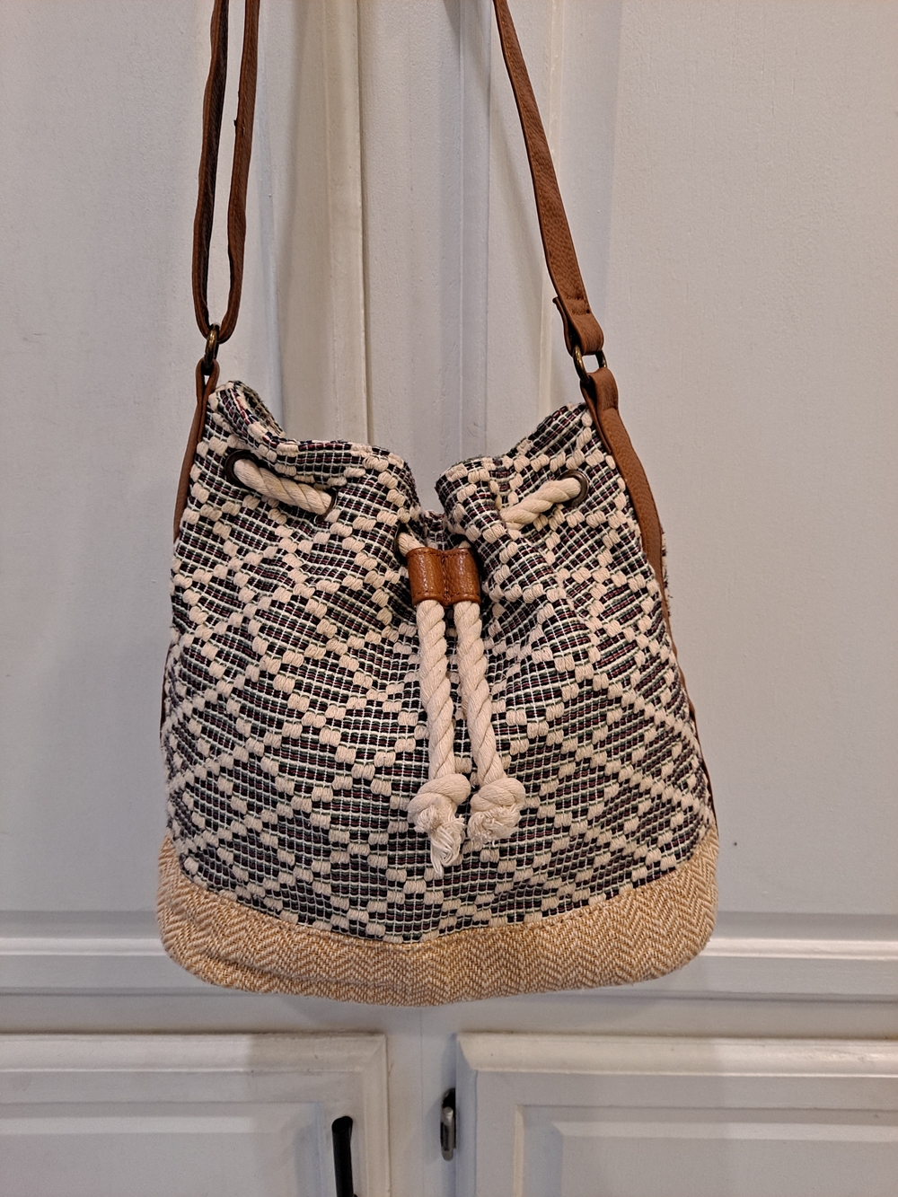 Woven Two-Tone Drawstring Boho Hobo Bag Black Cream Red Green w/Tan Faux Trim